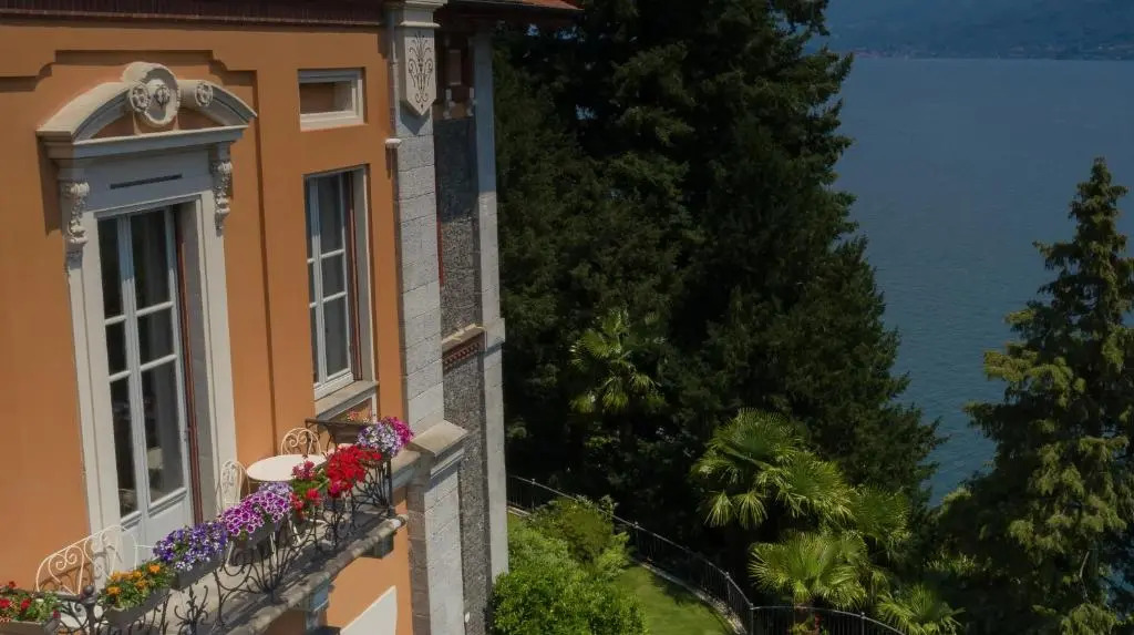 Villa Selva Luxury Lakeview Apartment