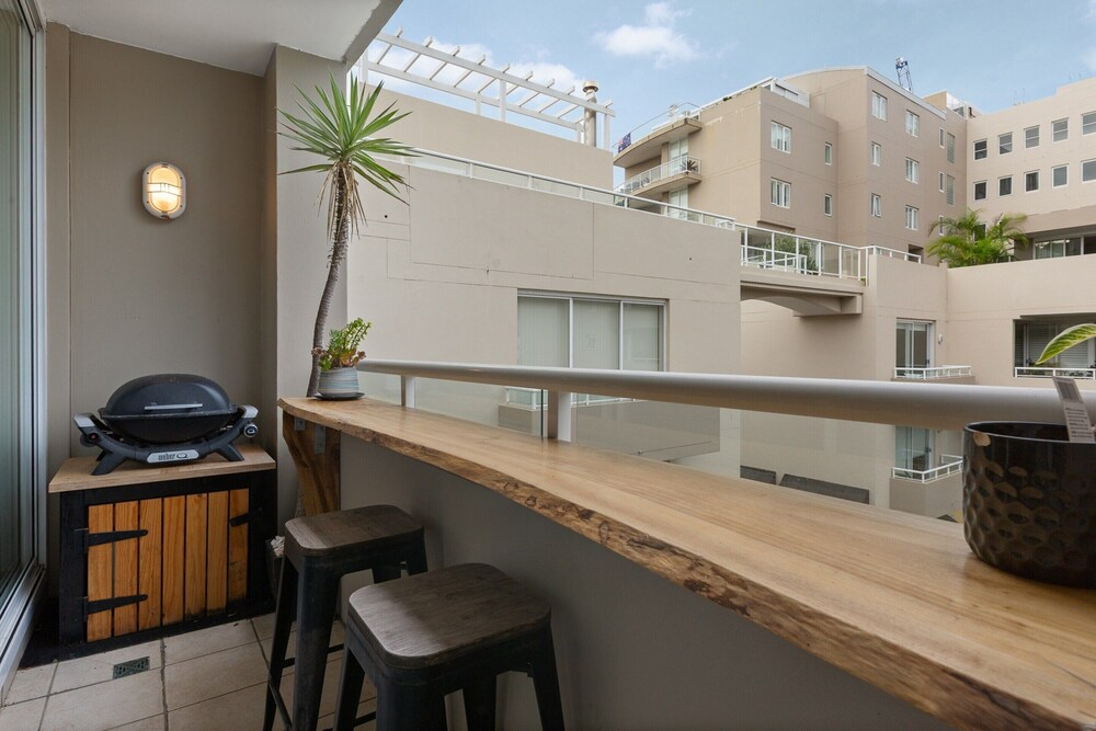 Spacious 1 Bed Near Manly Beach
