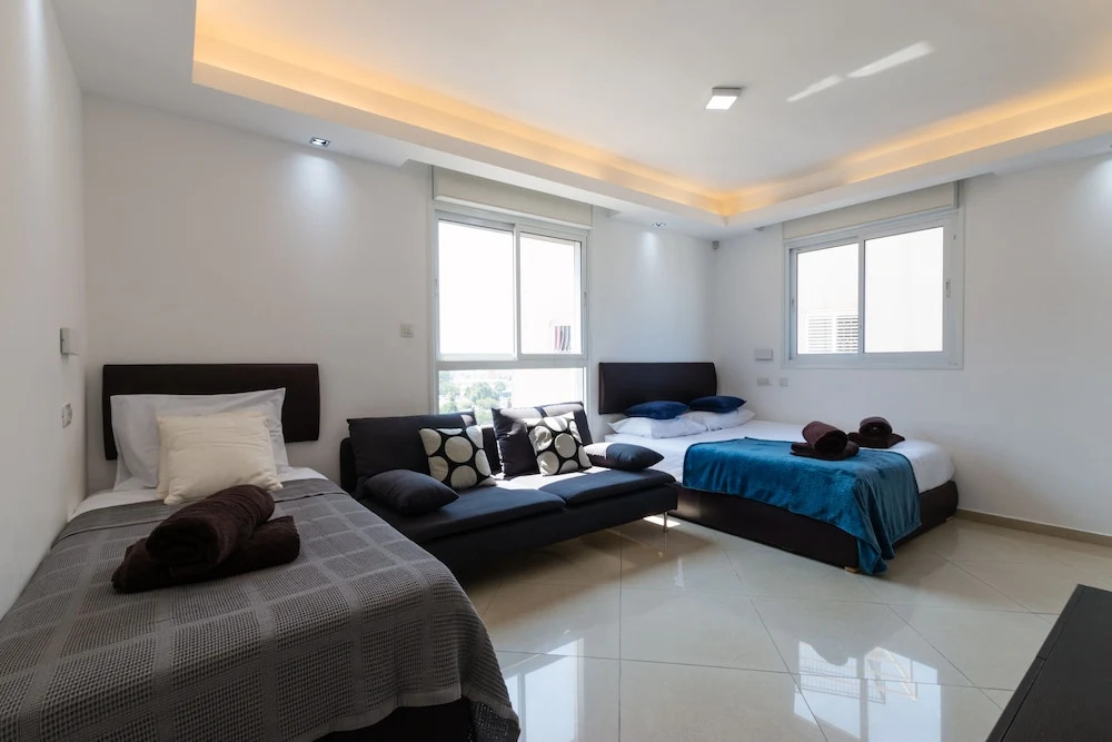 Apartment with Sauna, Hot Tub & Parking