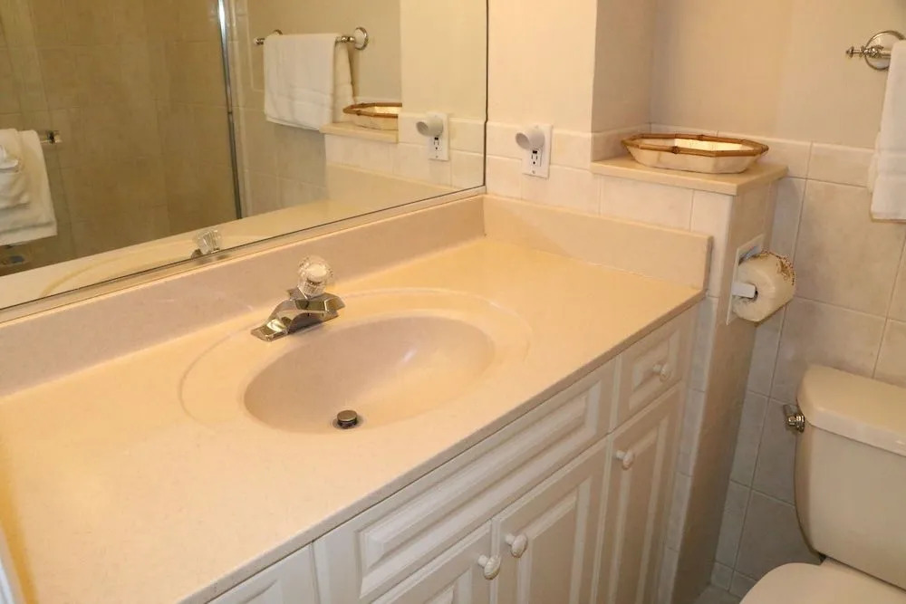 Jamaica Royale - 302 - 2 Br Condo