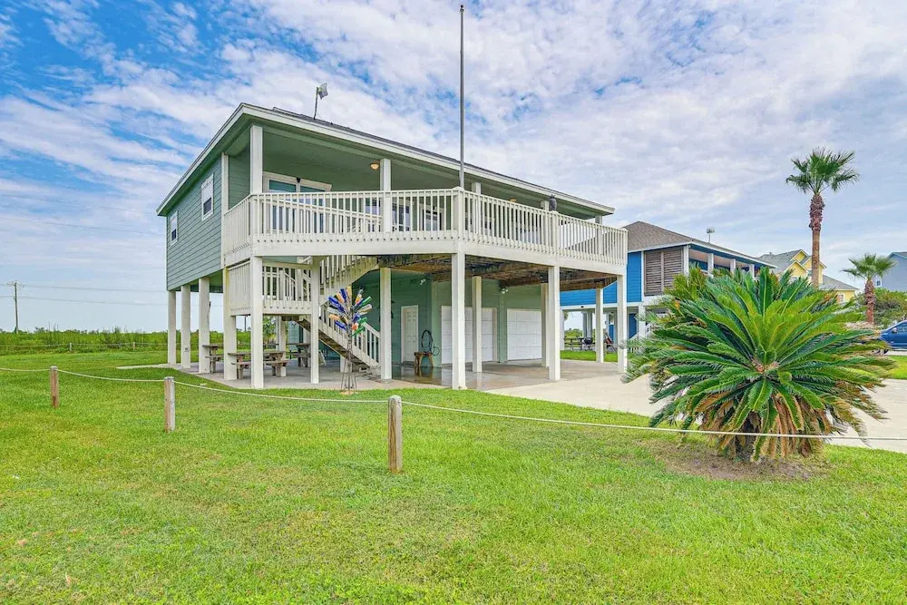Walk to Ocean: 'pura Vida' Crystal Beach House!
