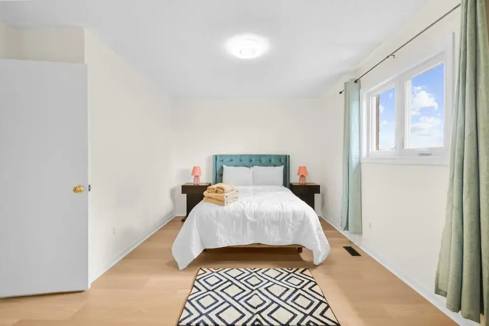 Newly Renovated 3BR in Whitby Family-friendly