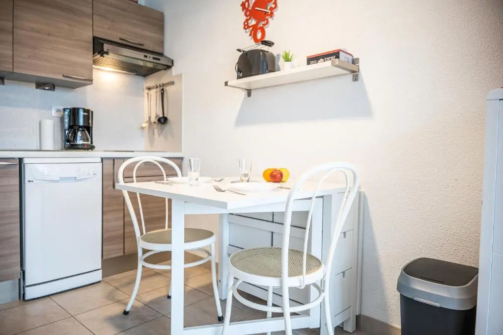 SUN7 STUDIO -FACE PLAGE- WIFI-PARKING -PISCINE - CoHôteConciergerieLaGrandeMotte