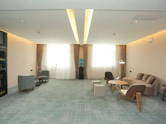 Weiwan Hotel (Xinzheng Henan Institute of Industry and Trade Shawoli Subway Station)