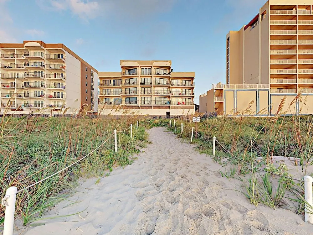 5570 Gulf Blvd Condo Unit 201 - 2 Br condo by RedAwning