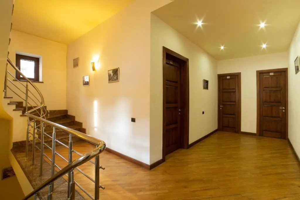 City Hotel by Picnic