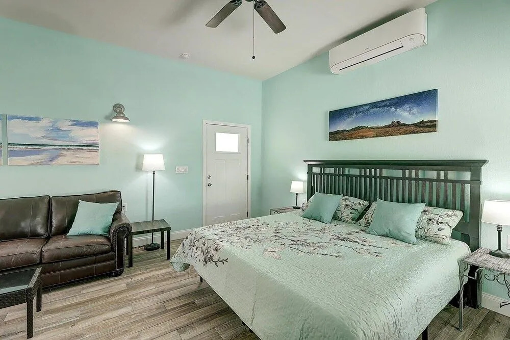 Tropical Niche 3 Bedroom Home by Redawning