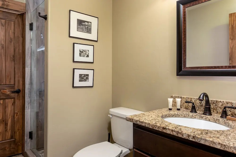 New Listing! Mountain-view Lodge W/ Fireplace And Hot Tub 4 Bedroom Cabin