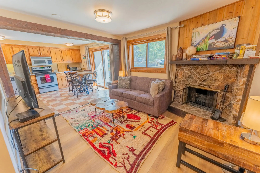 The Yak Shack: Incredible Mountain View Condo