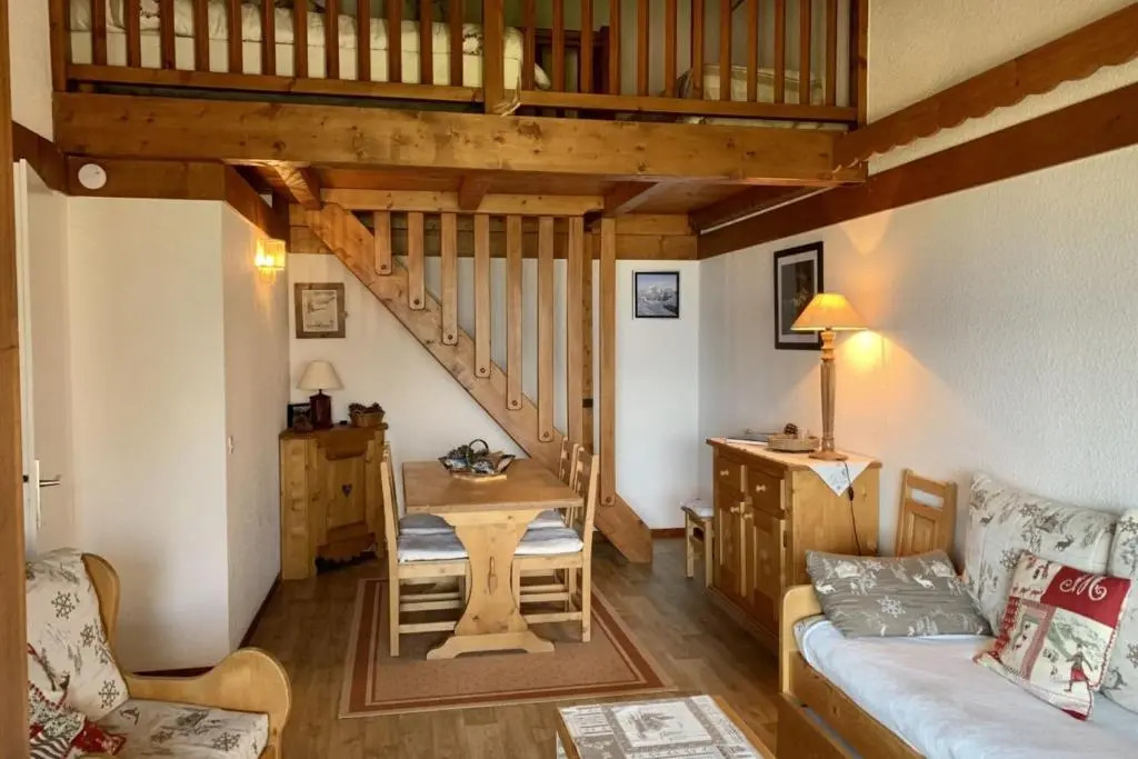 Beautiful apartment with BALCONY and GREAT view !
