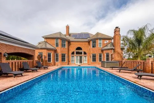 The Brooklyn Estate and Cottage