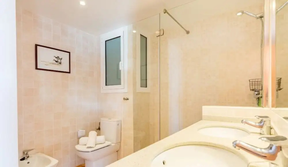 Apartment - 2 Bedrooms with Sea views - 106179