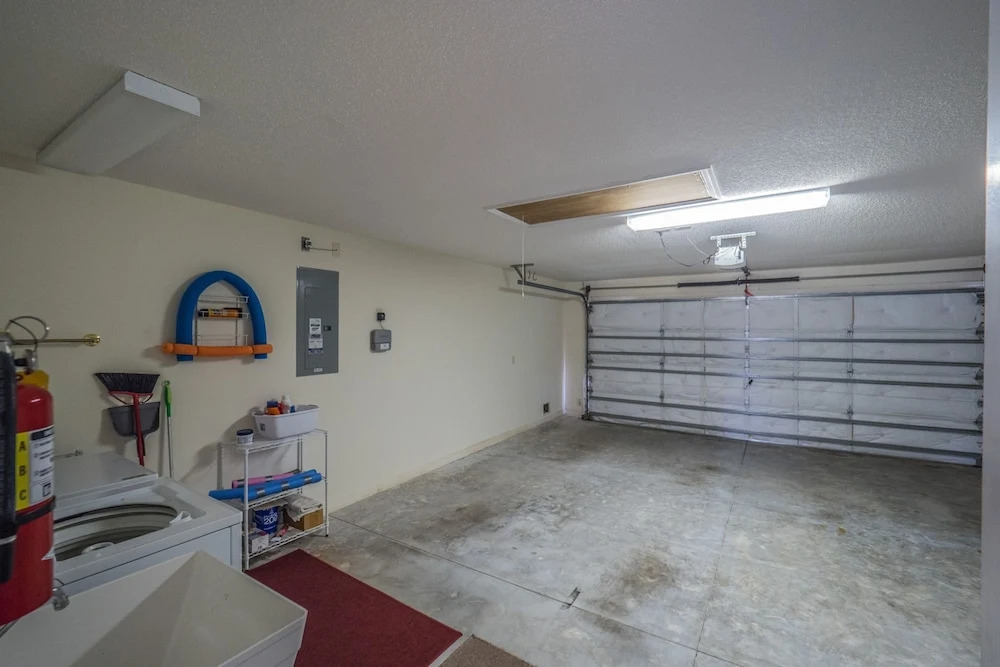 Limestone Avenue 1264 by White Pelican VR