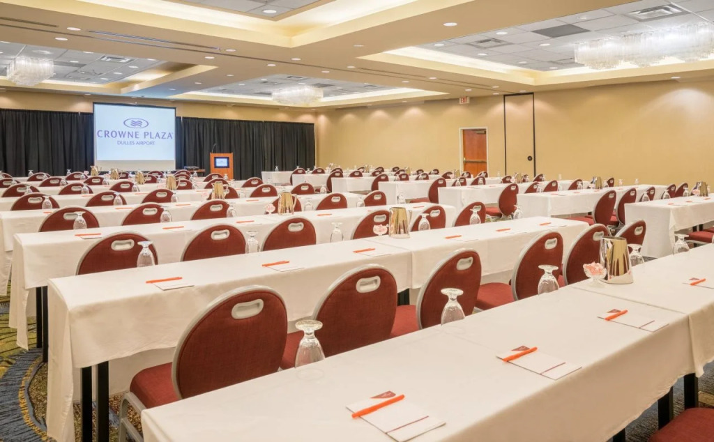 Crowne Plaza Dulles Airport by IHG