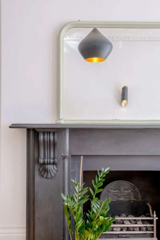 Stylish & Light Victorian 2BD Flat - Holland Park