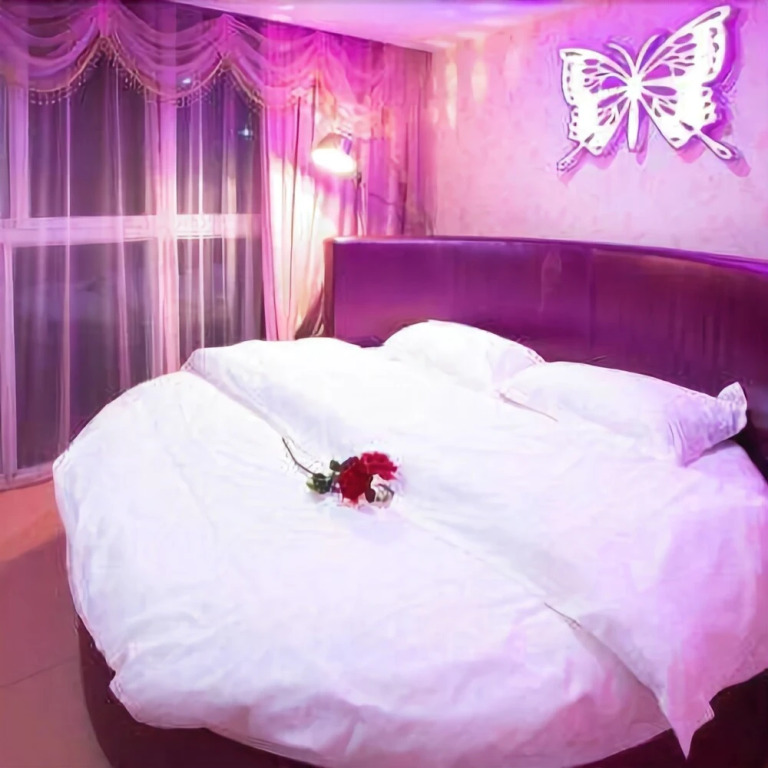 Weisaitie Theme Hotel