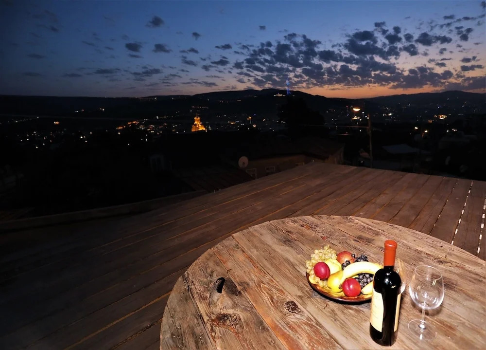 Falcon Apartments - Terrace