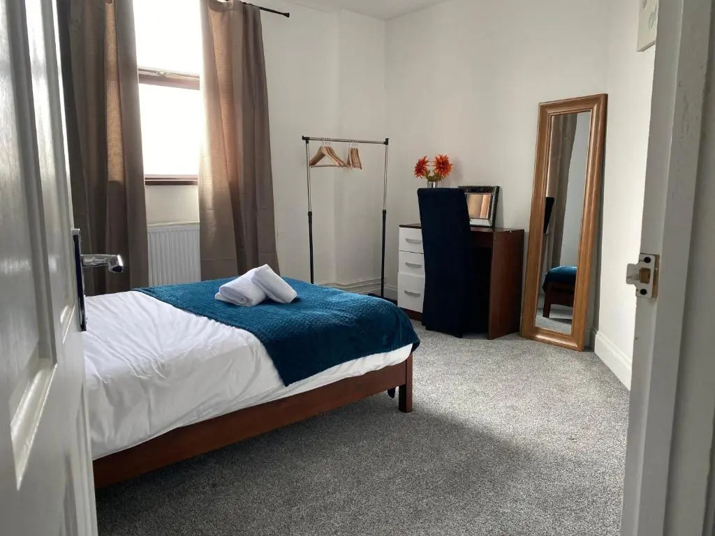 Modern 2 Bedroom Flat in Robert st, Swansea