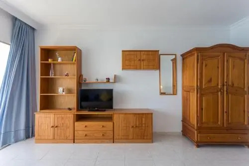 Studio Apartment with Sea View And Pool
