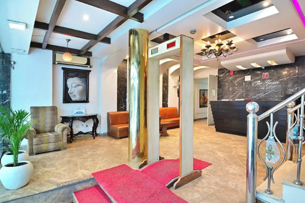 Hotel The INFINTY NEAR DELHI AIRPORT Breakfast,Dinner Include