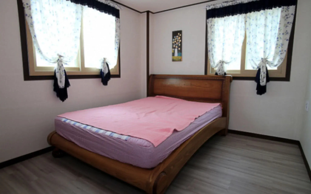 Anseong Supsok Village Pension(안성 숲속빌리지펜션)