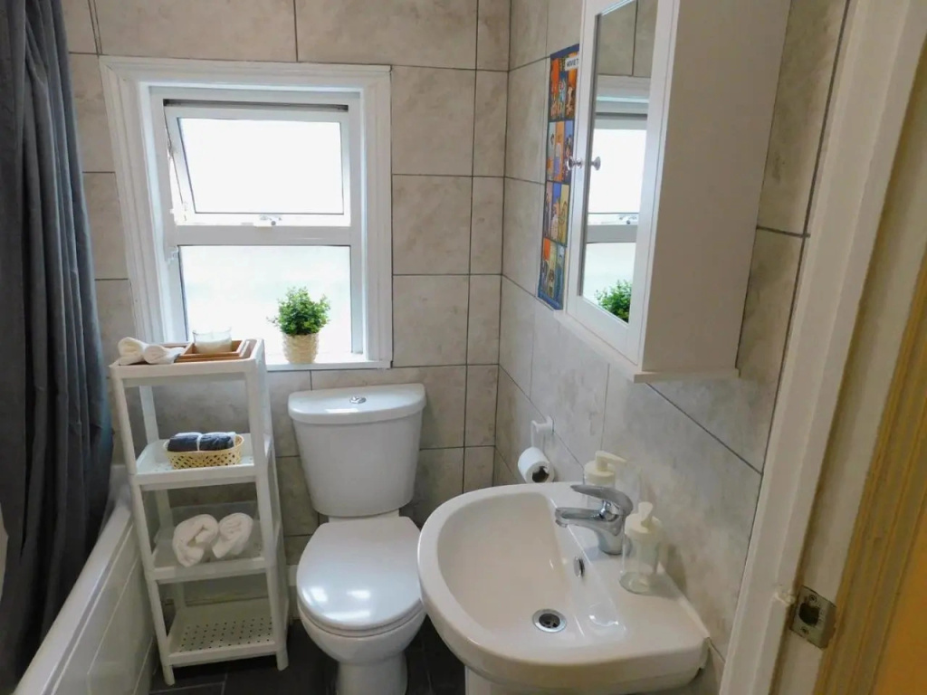 Entire 4 bedroom Terrace house in London