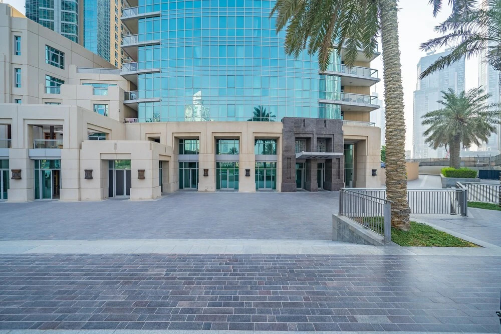 Monty - Stylish Apartment with Partial Burj Khalifa View
