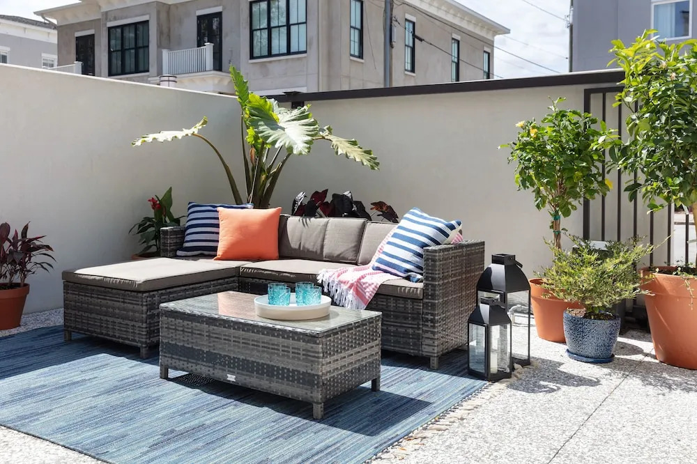 Historic District Charmer - 3 Br Townhouse