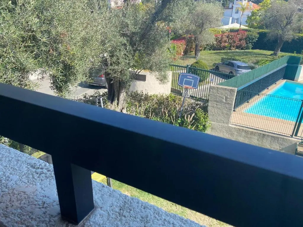 Antibes with pool, terrace & private garden, 250 mt from sandy Plage de la Salis