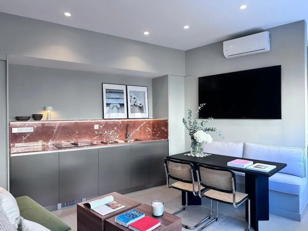 Edmond Vibes Almagro Suites