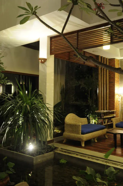 Frangipani Fine Arts Hotel