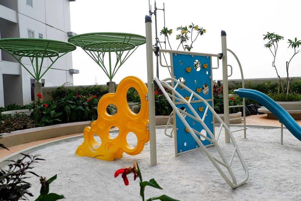 Bassura City Apartment with Direct Access to Bassura Mall