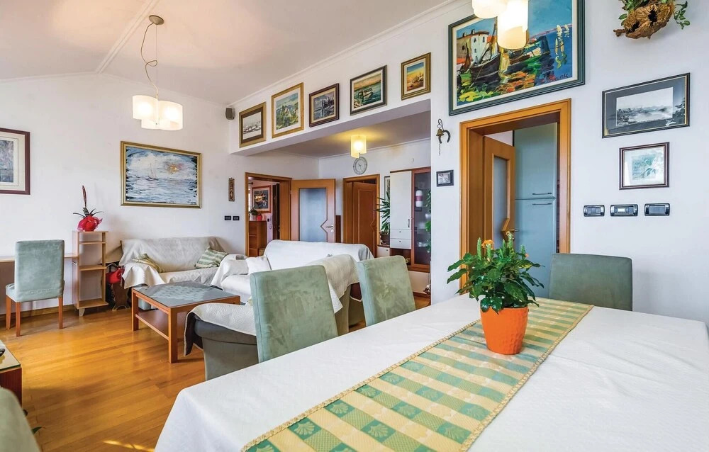 Amazing Home in Icici With Wifi and 2 Bedrooms