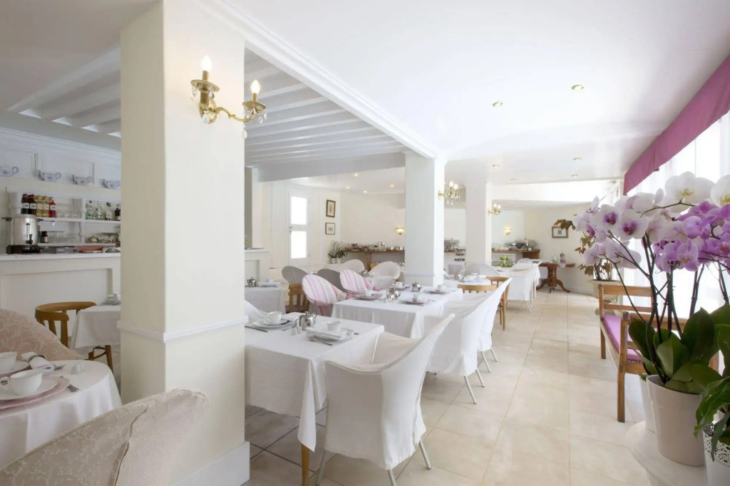 Dorion Hotel