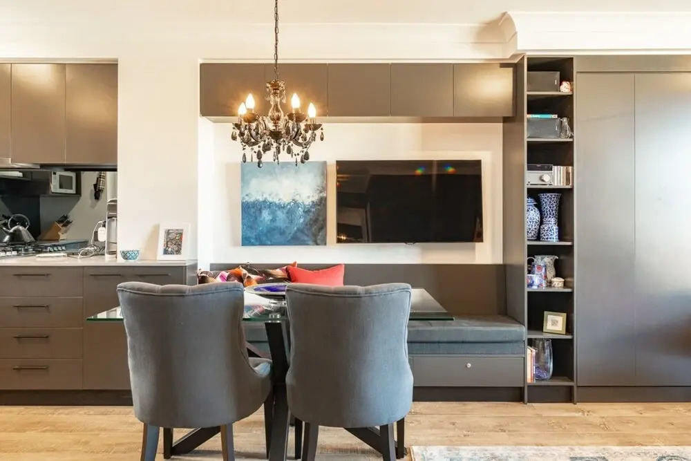 Modern 1 Bedroom Apartment In The Italian Forum