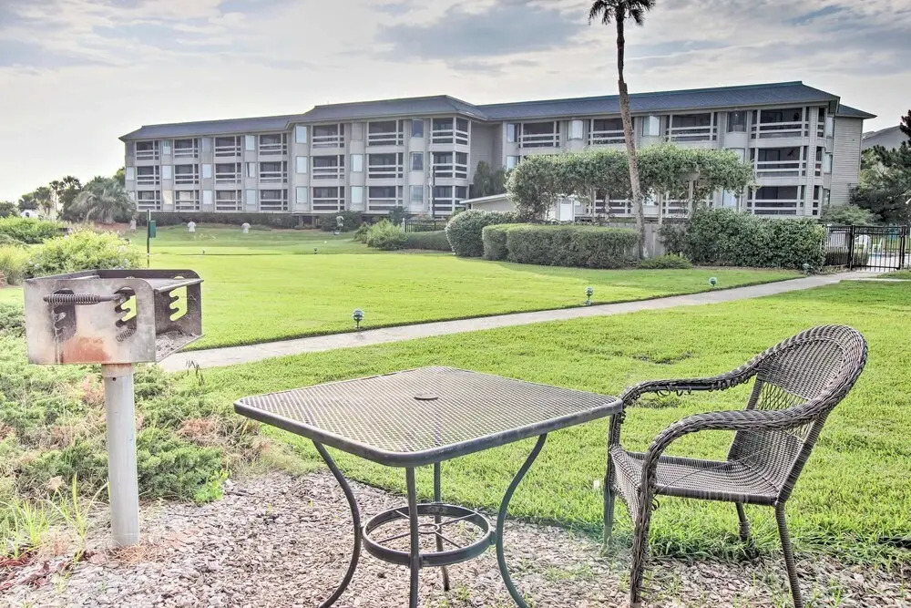 Harbor Island Beach Retreat - Steps to Ocean!