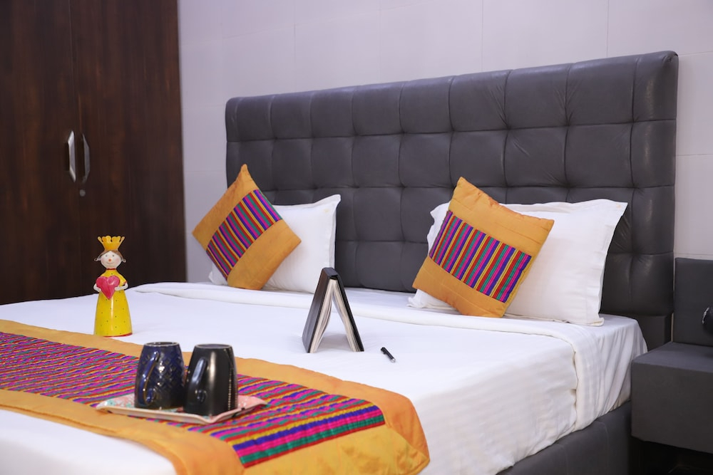 Fortune Home Service Apartment 1Bhk,L-36B, Saket