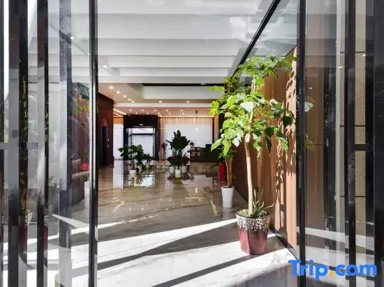 Yuehui Smart Hotel (Dali High-Speed Railway Station Erhai Park)