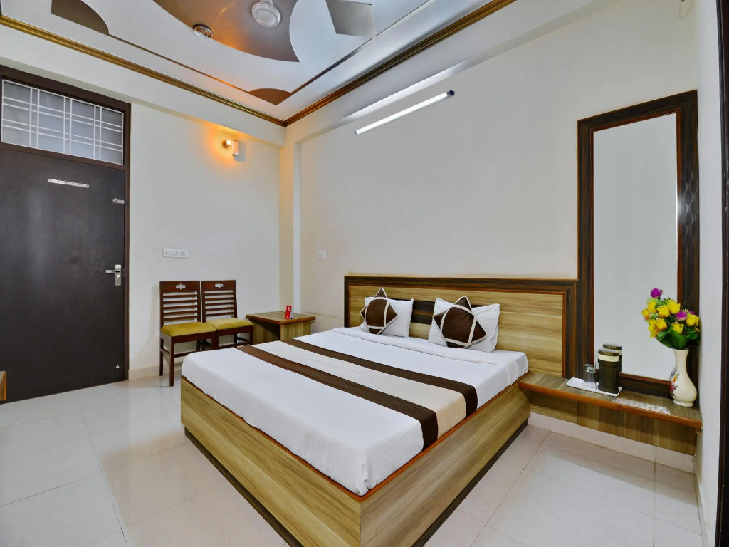 OYO 6670 Hotel Himalaya Tower