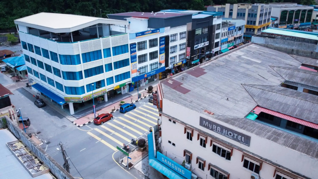 OYO 703 Myra Hotel