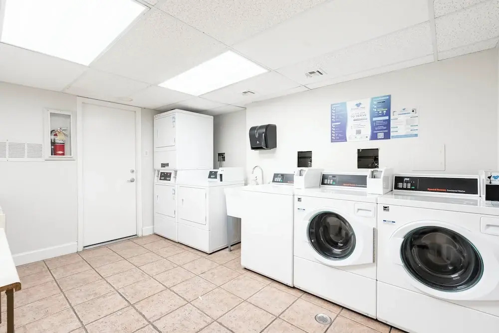 < 1 Mi to Fashion Square: Condo w/ Community Perks