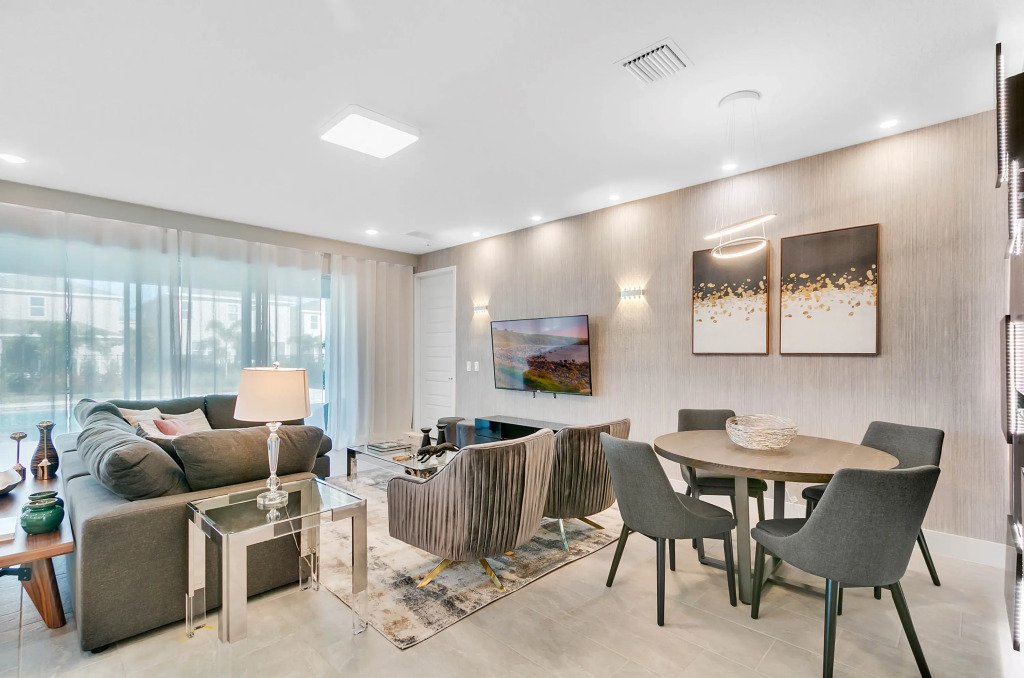 8 Bedrooms 6 Bathrooms Encore 297 Aa