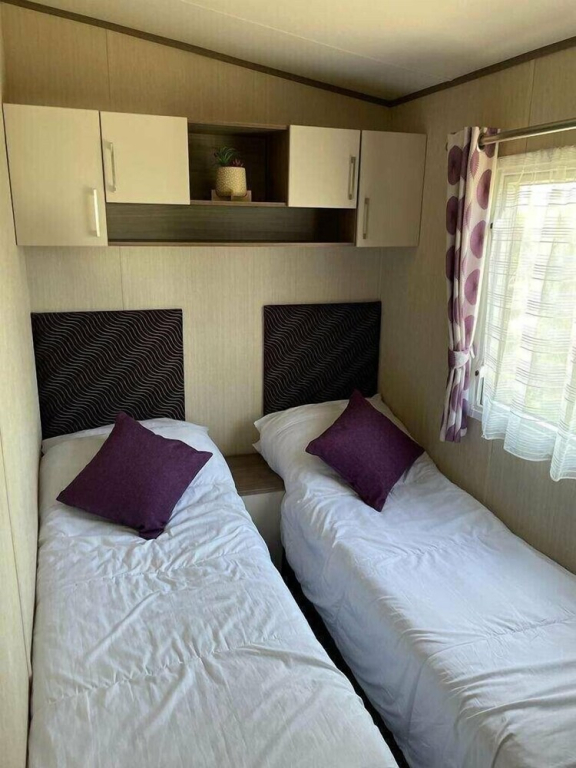 Broadland Sands - Holiday Accommodation 15327