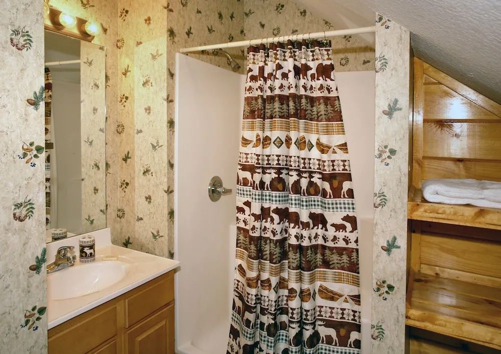 Almost Bearadise #289 by Aunt Bug's Cabin Rentals