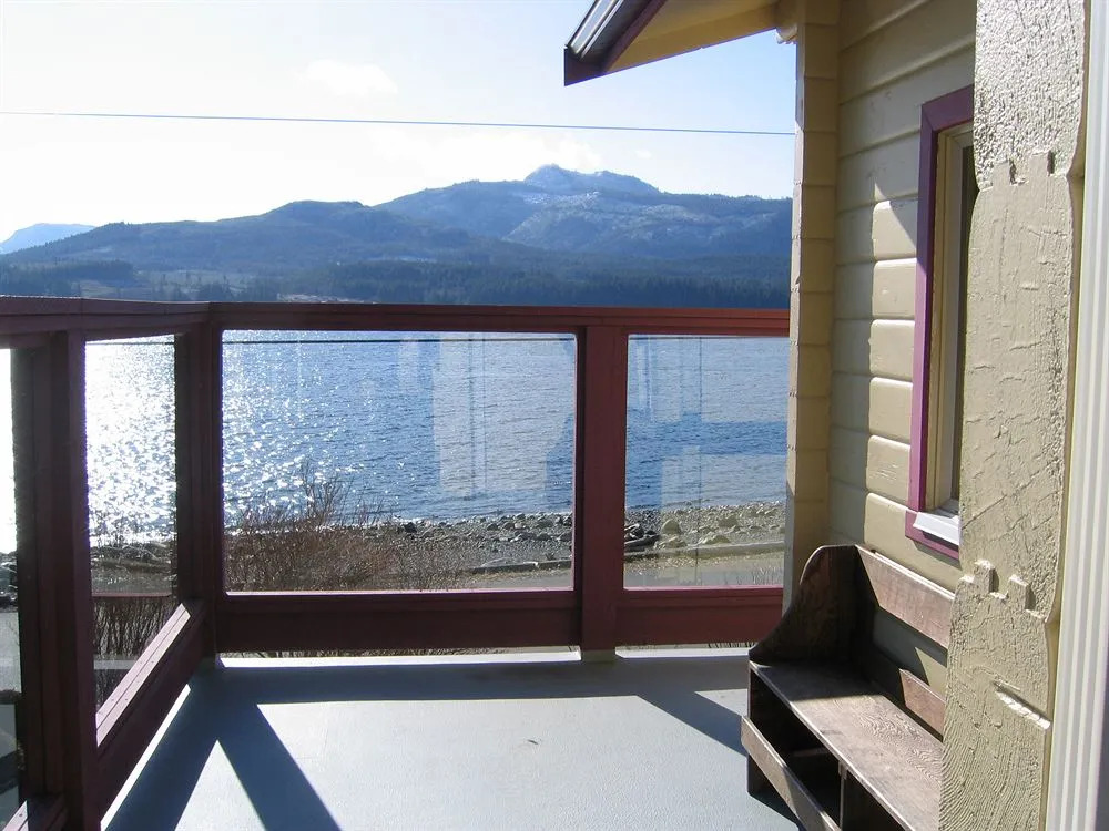 Alert Bay Lodge