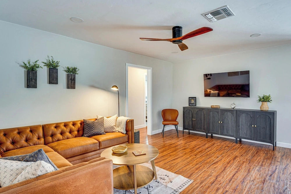 Private Pool & Yard: Tempe Family Gem Near Asu