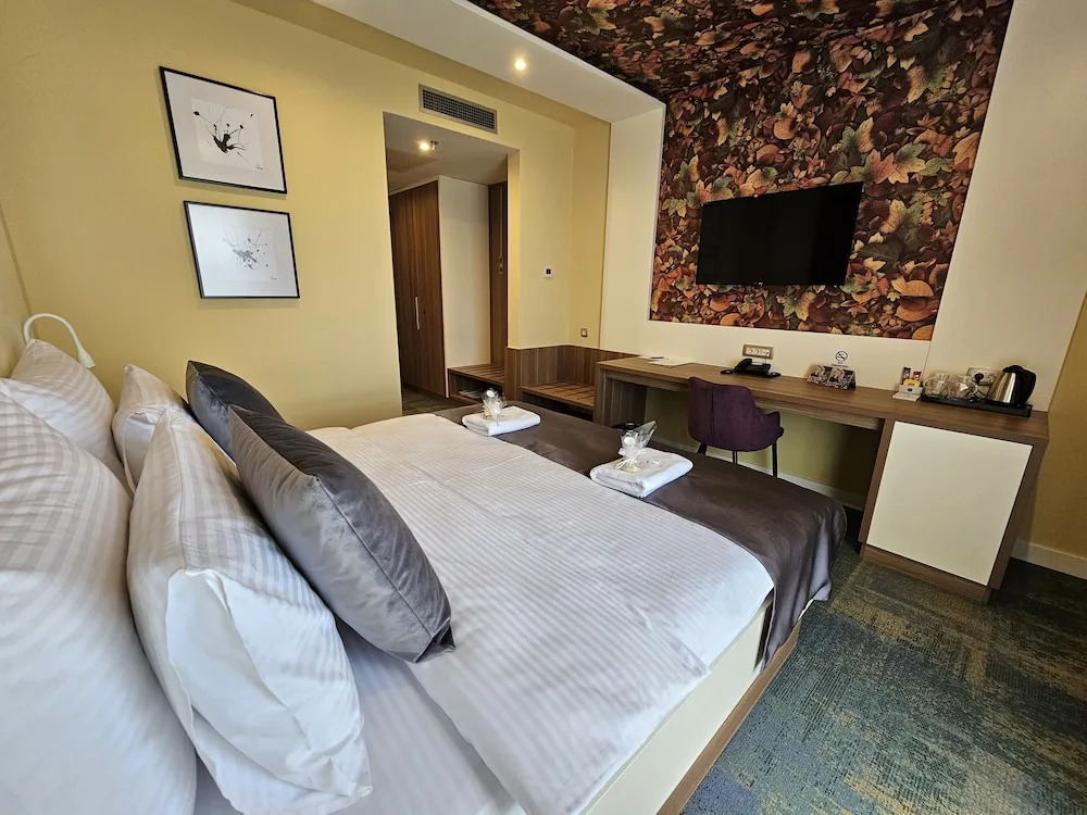 Hotel ETNA