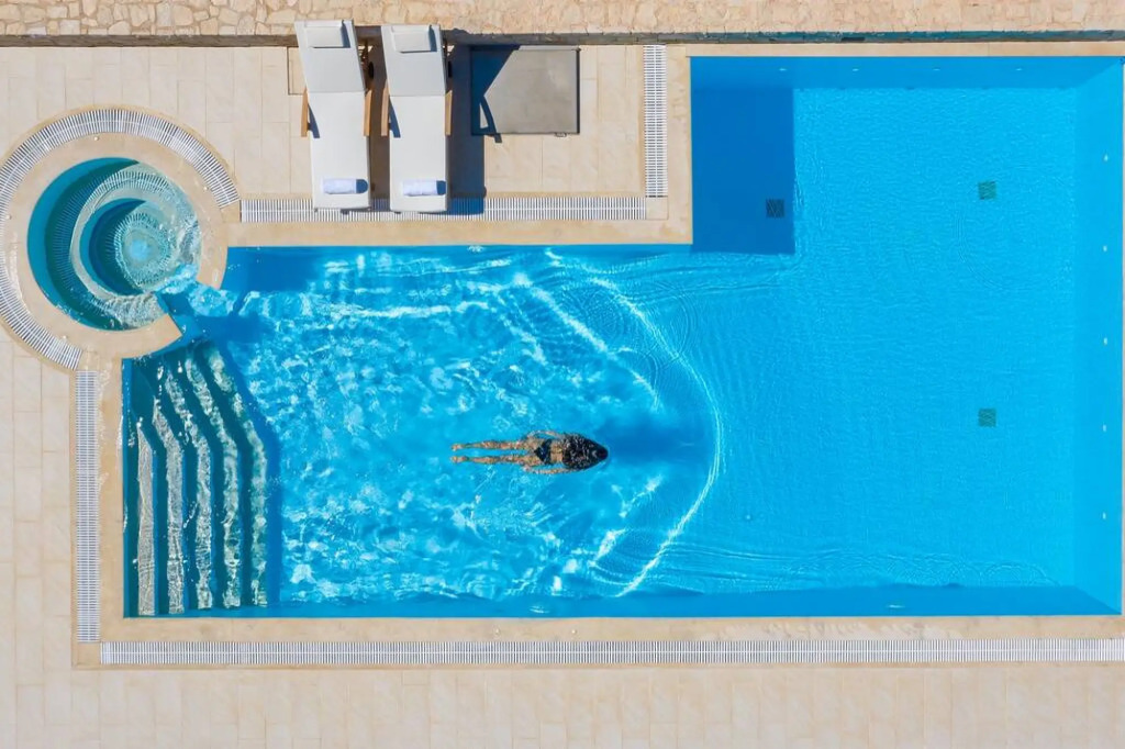Beachfront Villa Diamond with a heated pool