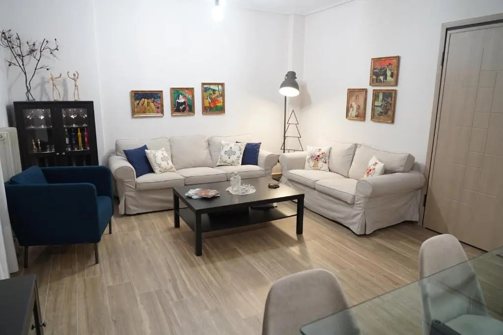 Larissa Downtown Apartment With Parking