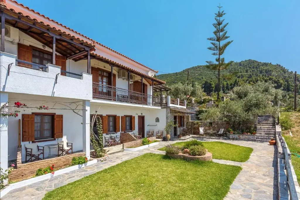 Servani Studios & Suites